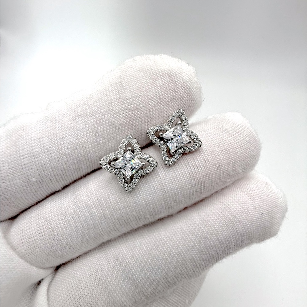 .925 Sterling Silver Clover Style Cz Post Earrings - Picture 12 of 14